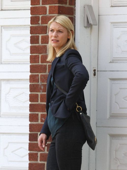 Claire Danes Stills on the set of Homeland in Greenpoint Brooklyn 2