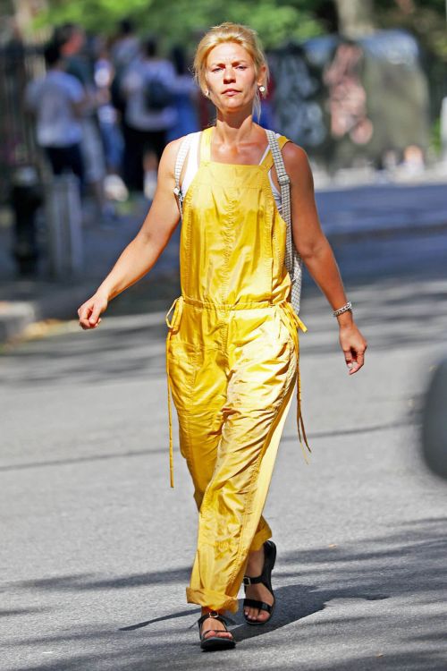 Claire Danes in Yellow Jumpsuit Out in New York - 14/09/2016 10