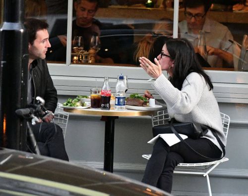 Courteney Cox at a Restaurant in Notting Hill - 14/09/2016