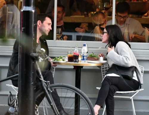 Courteney Cox at a Restaurant in Notting Hill - 14/09/2016