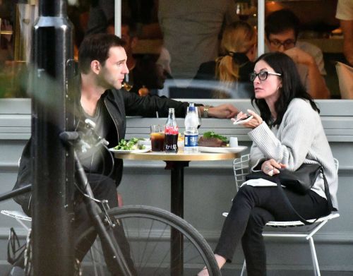 Courteney Cox at a Restaurant in Notting Hill - 14/09/2016 2