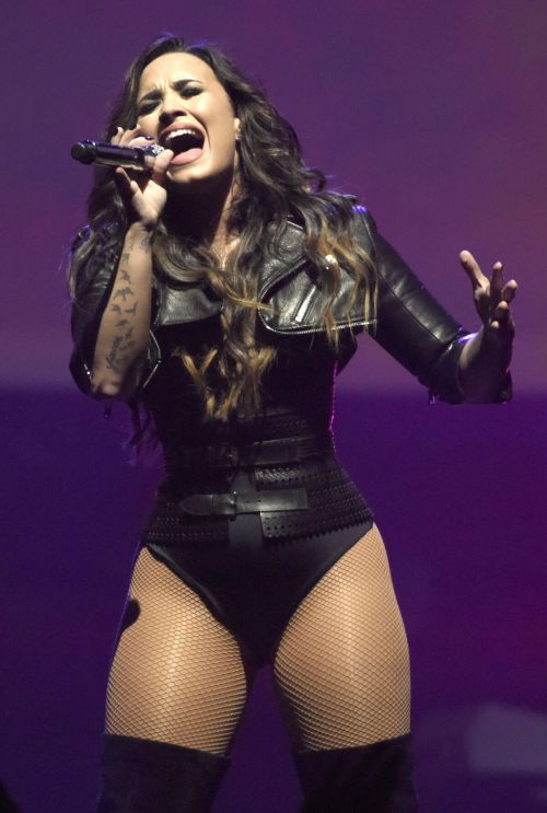 Demi Lovato Performs at Honda Civic Your in San Jose - 14/09/2016 22
