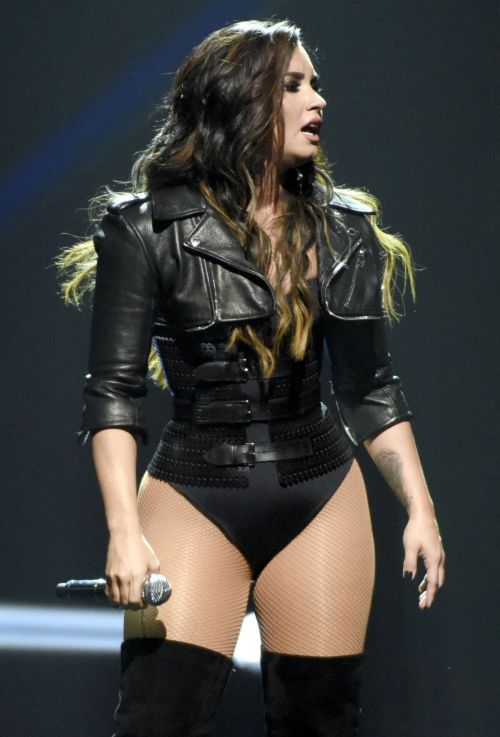 Demi Lovato Performs at Honda Civic Your in San Jose - 14/09/2016 3