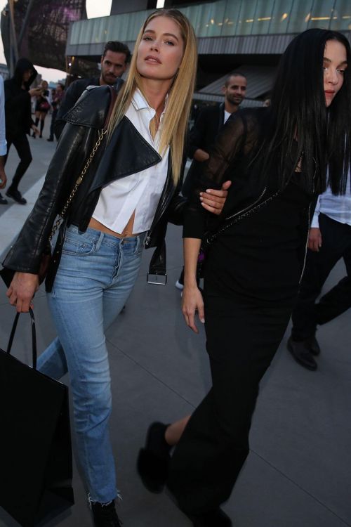 Doutzen Kroes Stills at Versace Show at Milan Fashion Week 16
