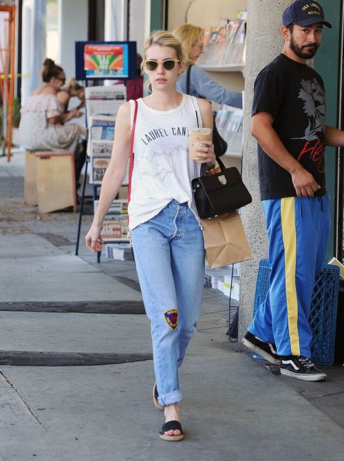Emma Roberts Stills Out and About in Los Angeles 11