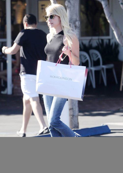 Emma Roberts Out and About in West Hollywood - 15/09/2016 15