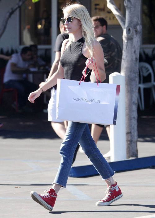 Emma Roberts Out and About in West Hollywood - 15/09/2016 16