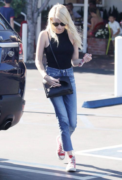 Emma Roberts Out and About in West Hollywood - 15/09/2016
