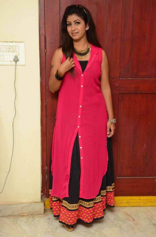 Geethanjali at Avanthika Movie Launch Photos 9