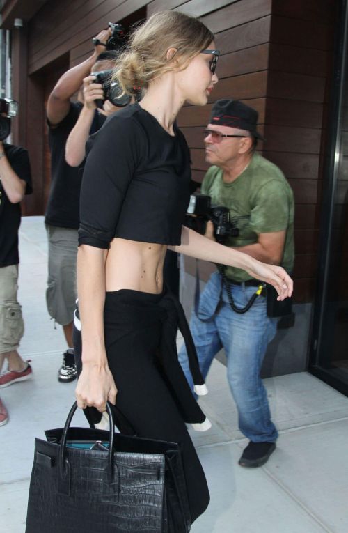 Gigi Hadid arrives at Her Hotel in New York 6