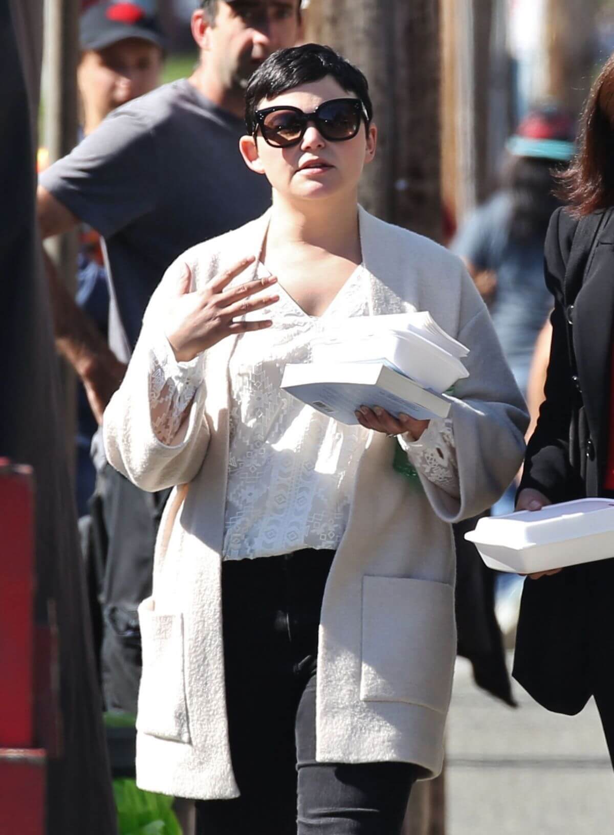 Ginnifer Goodwin Stills on the Set of Once Upon a Time in Vancouver