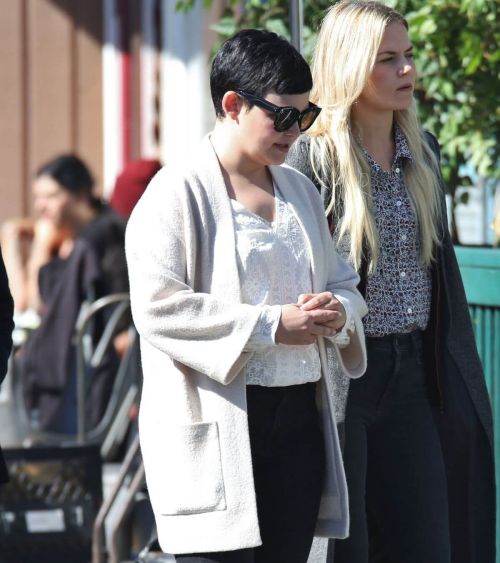Ginnifer Goodwin Stills on the Set of Once Upon a Time in Vancouver 4