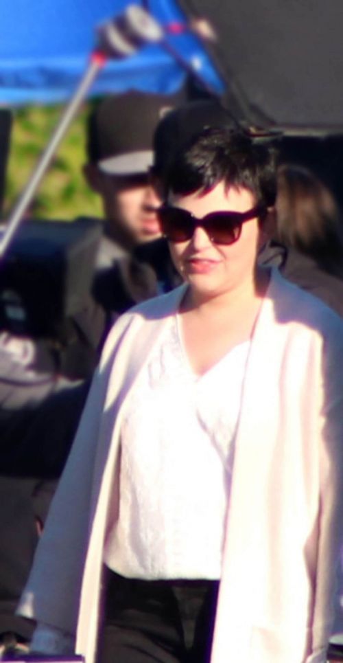 Ginnifer Goodwin Stills on the Set of Once Upon a Time in Vancouver 8