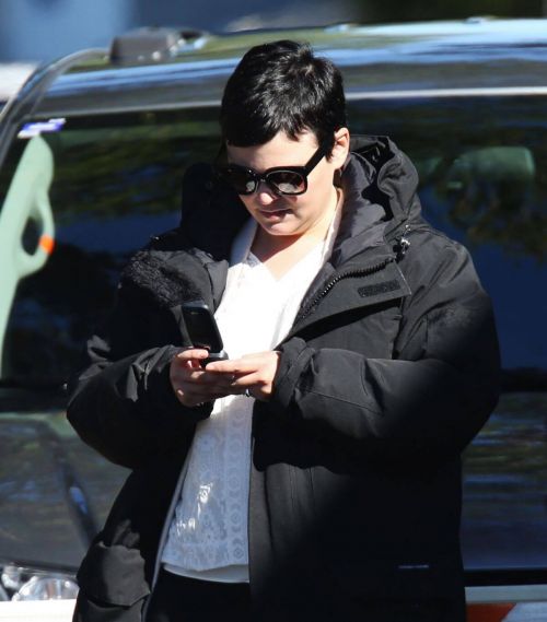Ginnifer Goodwin Stills on the Set of Once Upon a Time in Vancouver 9