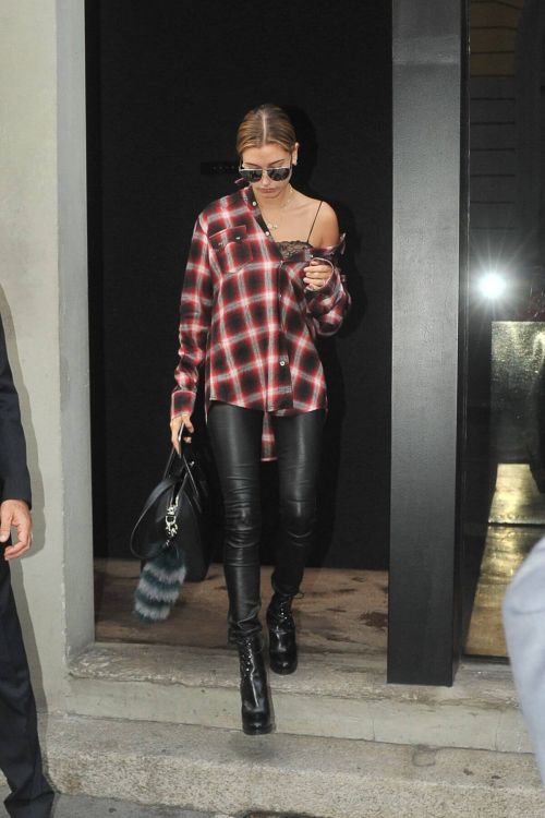 Hailey Rhode Baldwin Stills Out Shopping in Milan 11