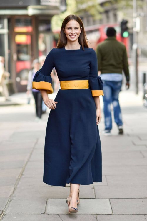 Heida Reed Arrives at Roksanda fashion Show at London Fashion Week 7