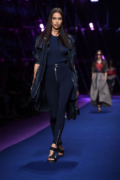 Irina Shayk Stills at Versace Fashion Show at Milan Fashion Week 3