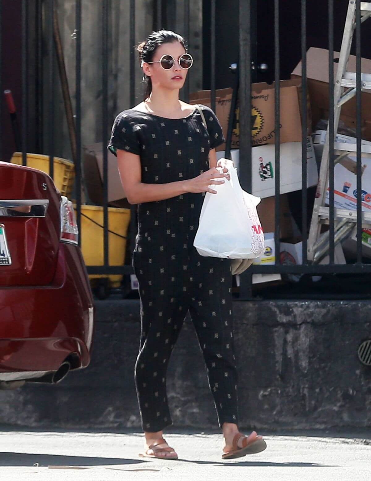 Jenna Dewan Stills Out for Lunch at Jumpin