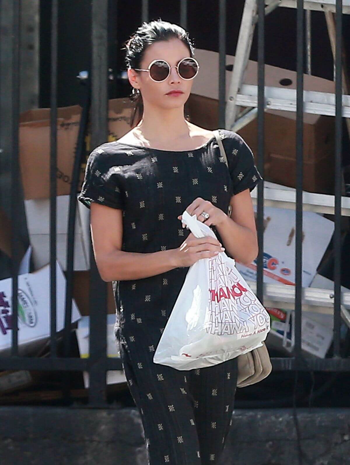 Jenna Dewan Stills Out for Lunch at Jumpin