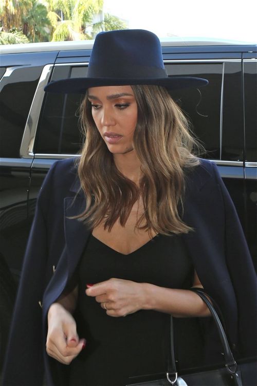 Jessica Alba Stills at LAX Airport in Los Angeles 4