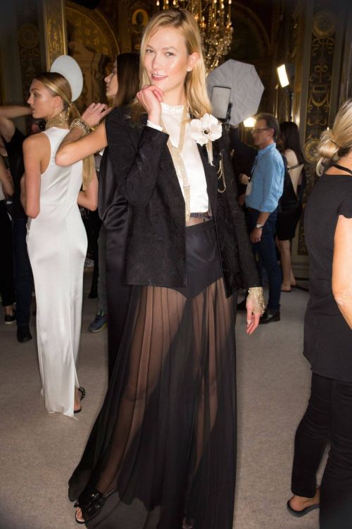 Karlie Kloss Stills Lanvin Spring/Summer 2017 Fashion Show at Milan Fashion Week 2