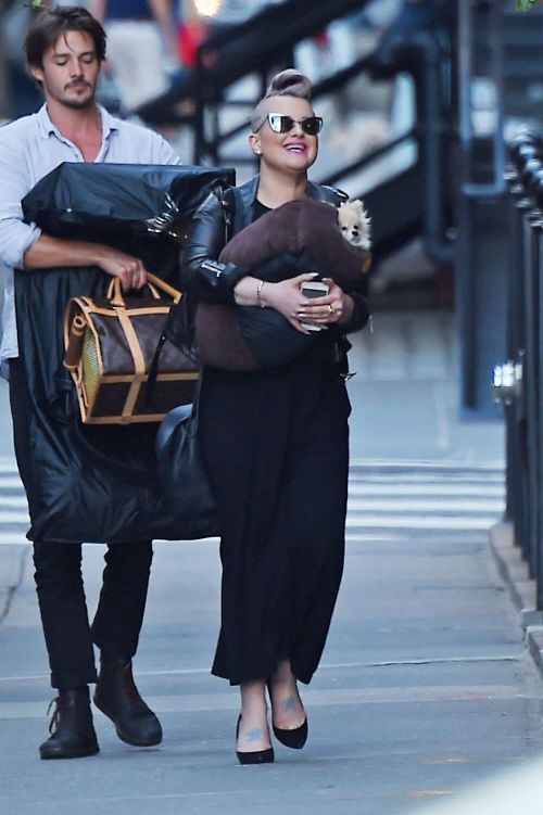 Kelly Osbourne Out with Her Dog in New York - 15/09/2016 1