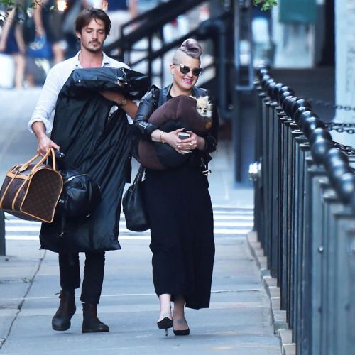 Kelly Osbourne Out with Her Dog in New York - 15/09/2016 2