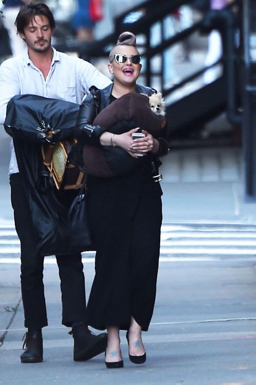 Kelly Osbourne Out with Her Dog in New York - 15/09/2016 3