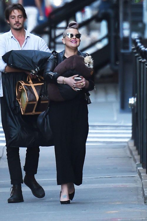 Kelly Osbourne Out with Her Dog in New York - 15/09/2016 4