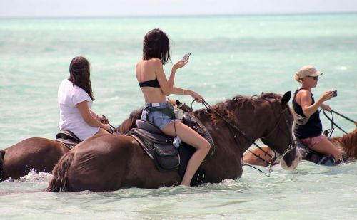 Kendall Jenner at Horseback Riding at a Beach in Turks - 15/09/2016 19