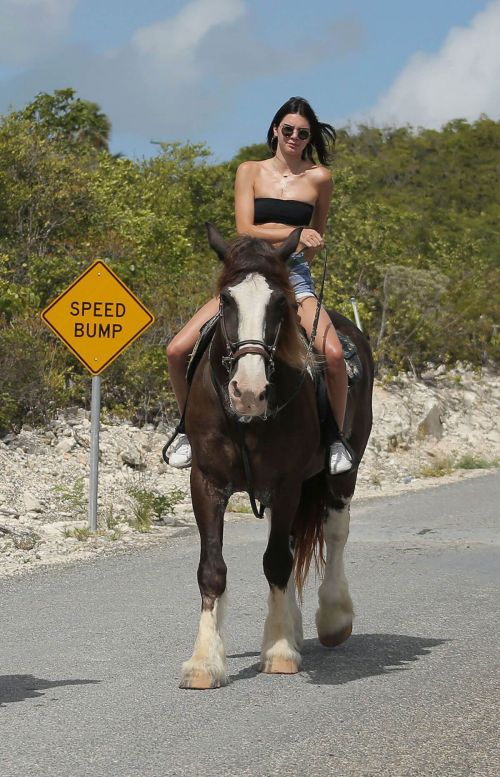Kendall Jenner at Horseback Riding at a Beach in Turks - 15/09/2016 8