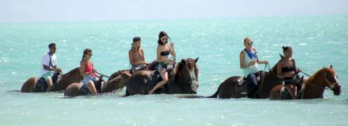 Kendall Jenner at Horseback Riding at a Beach in Turks - 15/09/2016 12