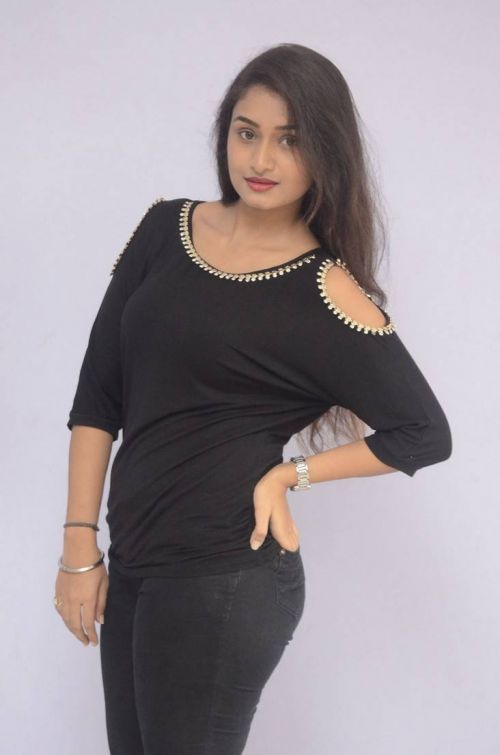 Kiran Chetwani at Lakshmi Devi Samarpinchu Nede Chudandi Disc Function 5