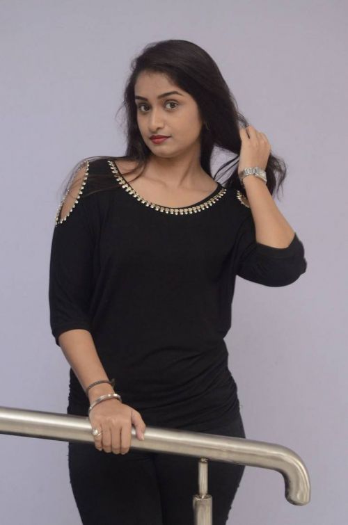 Kiran Chetwani at Lakshmi Devi Samarpinchu Nede Chudandi Disc Function 9