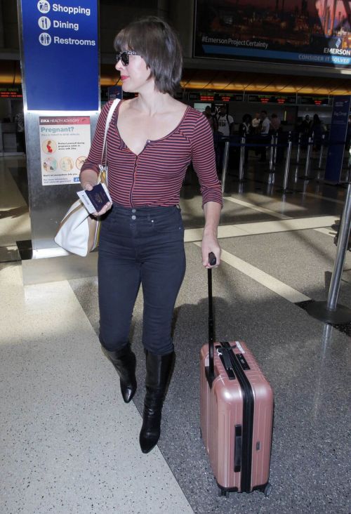 Milla Jovovich Stills at Los Angeles International Airport 9