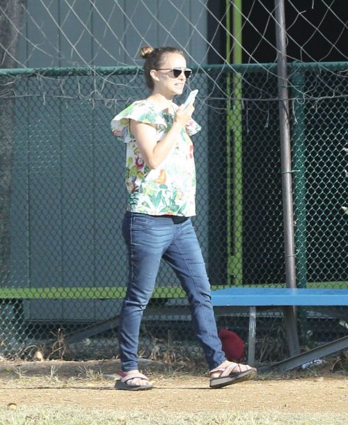 Natalie Portman Stills Out in Los Angeles 1