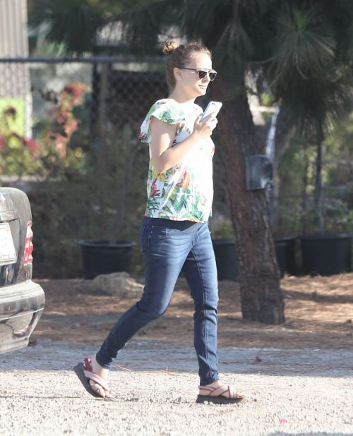 Natalie Portman Stills Out in Los Angeles 2