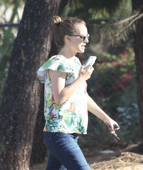 Natalie Portman Stills Out in Los Angeles 5