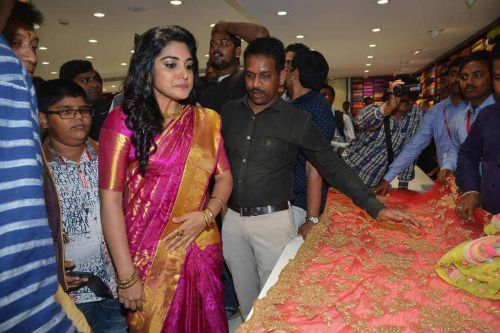 Niveda Thomas at Kalamandir 25 Store Launch Photos 4