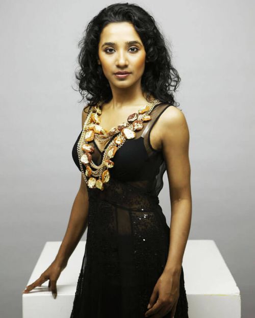 Parched Movie Actress Tannishtha Chatterjee walks out of Comedy Nights Bachao Taaza 1