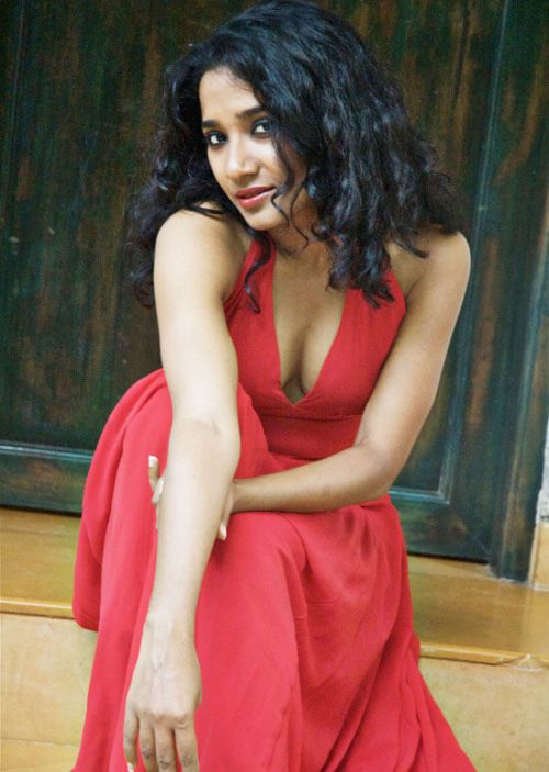 Parched Movie Actress Tannishtha Chatterjee walks out of Comedy Nights Bachao Taaza 1