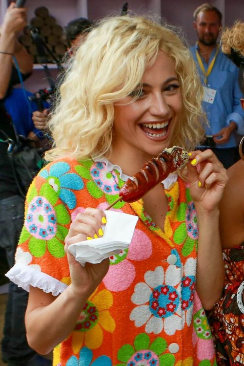 Pixie Lott Stills on the Set of 