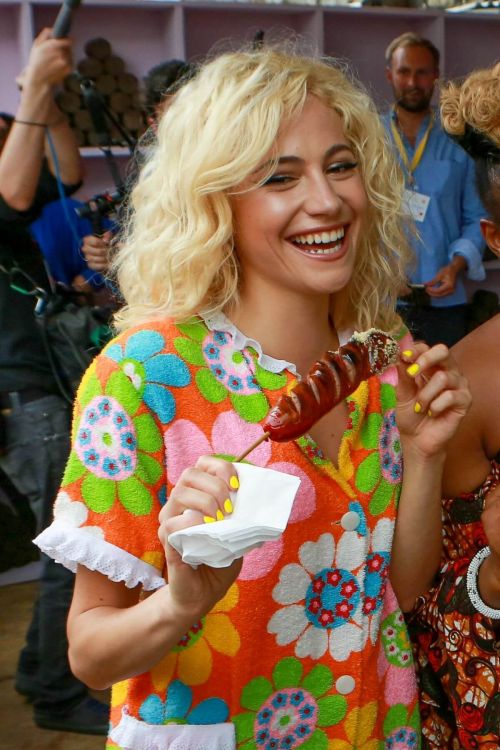 Pixie Lott Stills on the Set of 