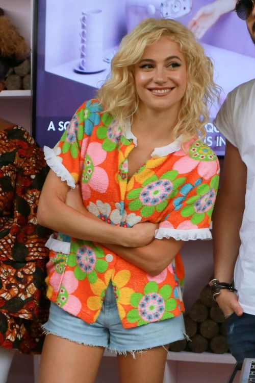 Pixie Lott Stills on the Set of 