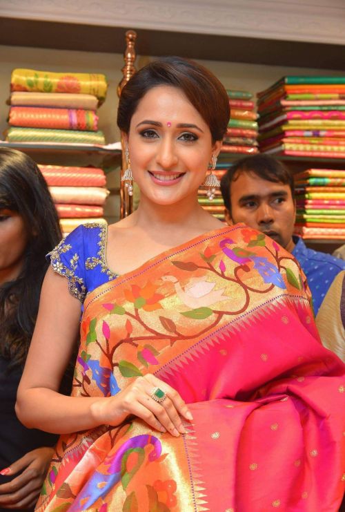 Pragya Jaiswal at Kalamandir 25 Store Launch Photos 8