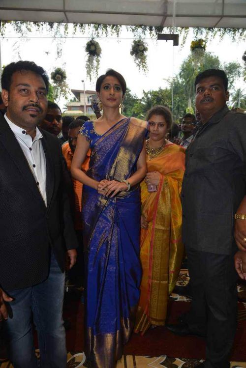 Pragya Jaiswal at Kalamandir 25 Store Launch Photos 10