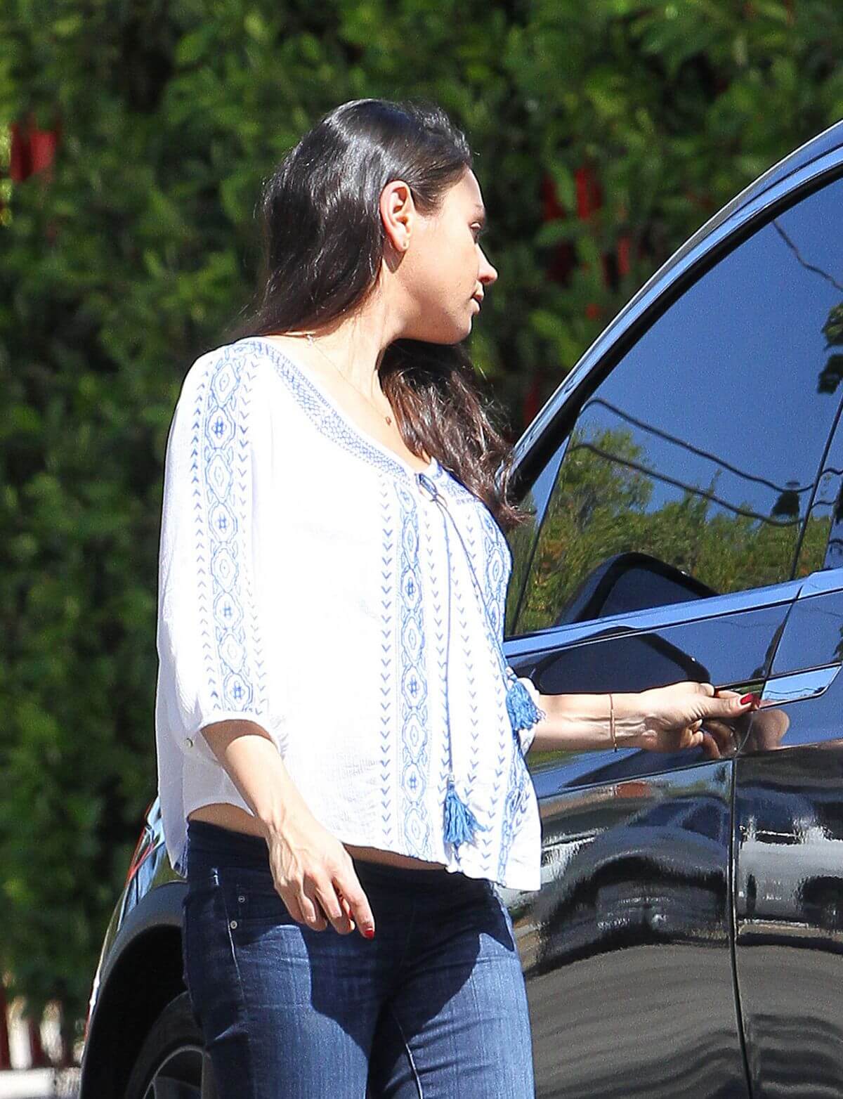 Pregnant Mila Kunis Stills Out and About in Los Angeles 10