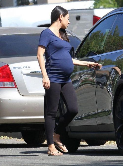 Pregnant Mila Kunis Stills Out in Los Angeles 5