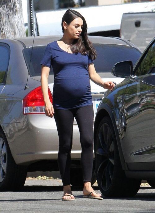 Pregnant Mila Kunis Stills Out in Los Angeles 3