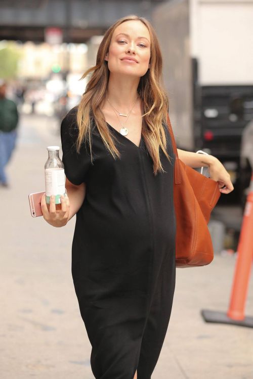 Pregnant Olivia Wilde Stills Out in New York